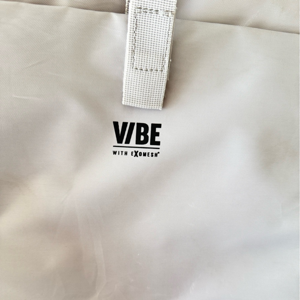 Pacsafe Vibe 40L Travel Backpack - Picture 5 of 6